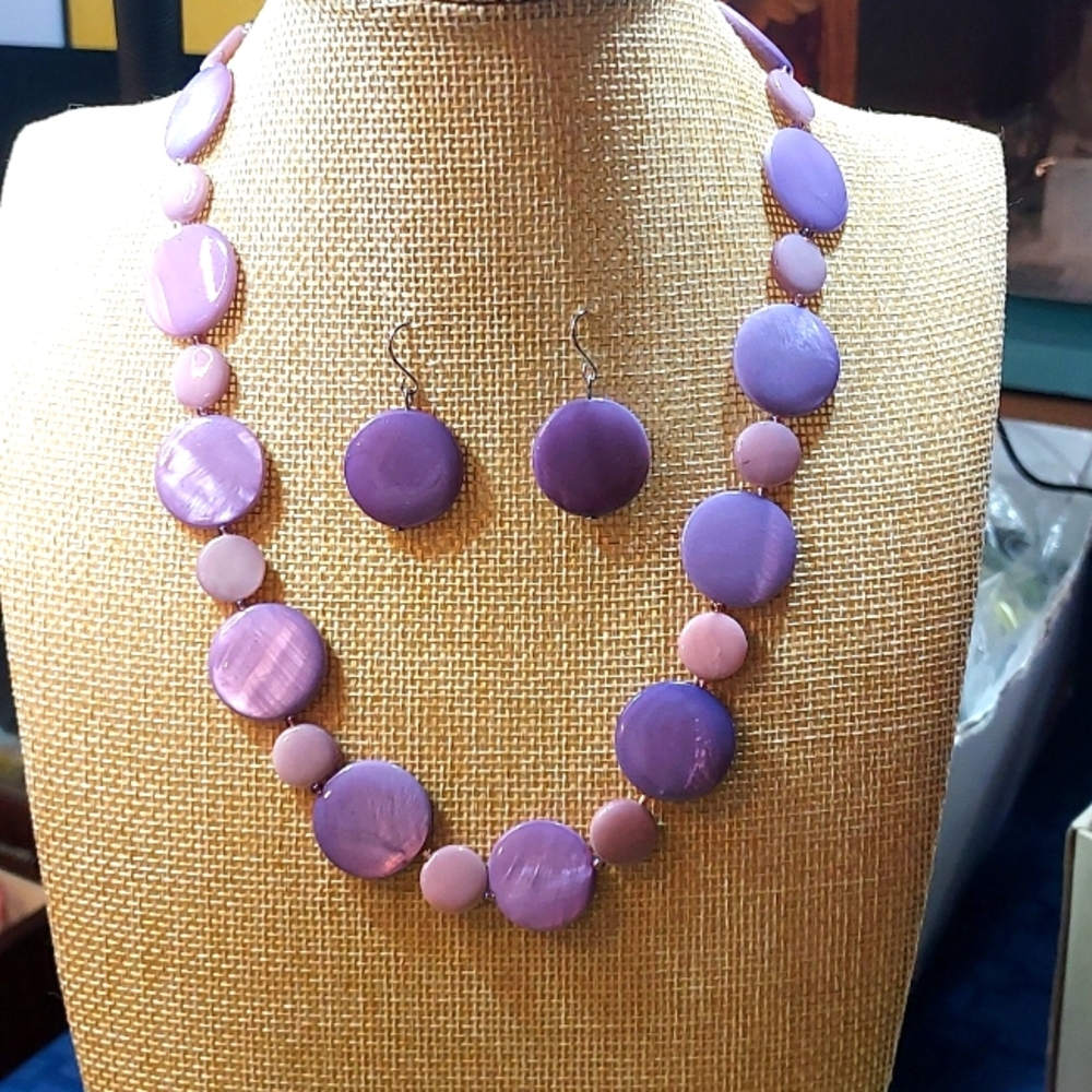 Shell Dyed purple bead necklace w/matching earrings